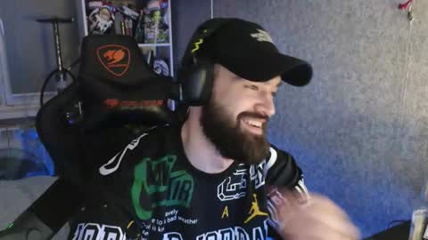 Snapshot of _serious_man chatting on 12/15/25, 06:45 Ask me online show from 12/15/25, 06:45