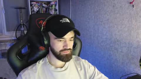 Snapshot of _serious_man chatting on 12/17/25, 09:32 Ask me online show from 12/17/25, 09:32