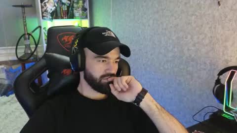 Snapshot of _serious_man chatting on 12/22/25, 12:07 Ask me online show from 12/22/25, 12:07