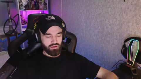 Snapshot of _serious_man chatting on 12/23/25, 03:37 Ask me online show from 12/23/25, 03:37