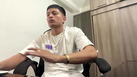 Juan Pablo-independent model online show from 02/13/25, 10:00