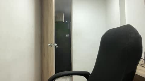 Juan Pablo-independent model online show from 10/05/25, 01:37