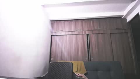 Juan Pablo-independent model online show from 04/09/26, 07:36