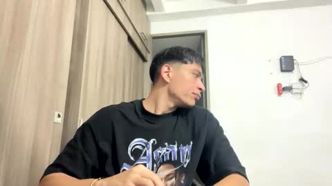Juan Pablo-independent model online show from 05/25/26, 04:29
