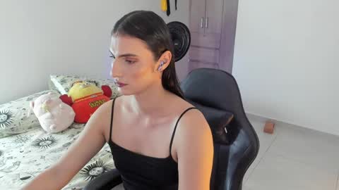Snapshot of _shantallskinny_ chatting on 05/25/26, 05:02 Shantall online show from 05/25/26, 05:02