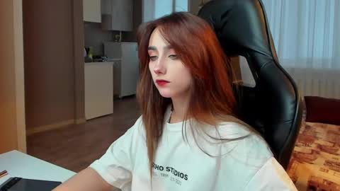 Snapshot of _silverdream chatting on 02/11/25, 04:44 _silverdream online show from 02/11/25, 04:44