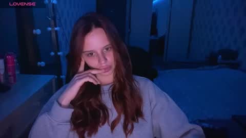 Snapshot of _slutty_fox_ chatting on 09/15/25, 09:37 Alice online show from 09/15/25, 09:37