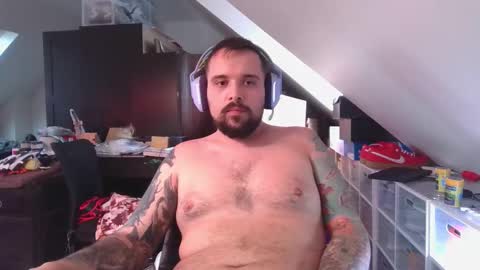 Snapshot of _smiley_bear27 chatting on 10/12/25, 05:17 _smiley_bear27 online show from 10/12/25, 05:17