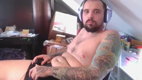 Snapshot of _smiley_bear27 chatting on 10/15/25, 02:01 _smiley_bear27 online show from 10/15/25, 02:01