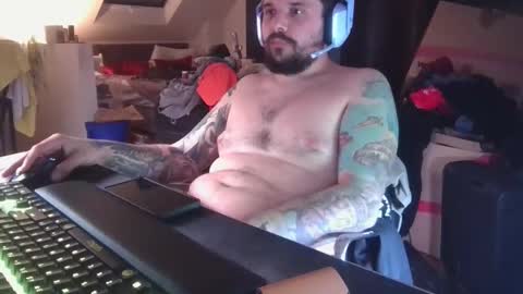 _smiley_bear27 online show from 12/03/25, 09:29