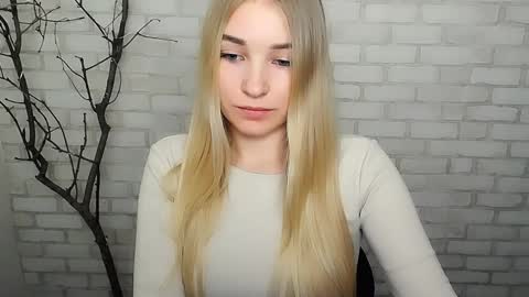 Snapshot of _snow_queen__ chatting on 12/20/24, 04:57 Rachel online show from 12/20/24, 04:57