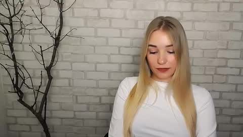 Snapshot of _snow_queen__ chatting on 12/21/24, 10:39 Rachel online show from 12/21/24, 10:39