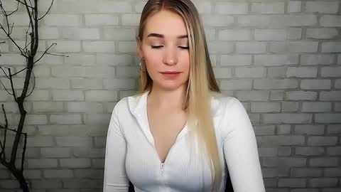 Snapshot of _snow_queen__ chatting on 12/27/24, 04:54 Rachel online show from 12/27/24, 04:54