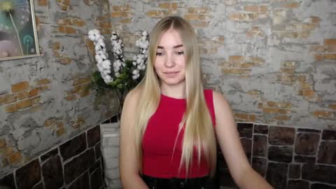 Snapshot of _snow_queen__ chatting on 12/30/24, 02:08 Rachel online show from 12/30/24, 02:08