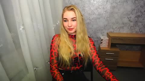 Snapshot of _snow_queen__ chatting on 01/03/25, 02:08 Rachel online show from 01/03/25, 02:08