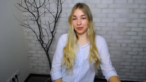 Snapshot of _snow_queen__ chatting on 01/04/25, 09:21 Rachel online show from 01/04/25, 09:21