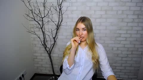 Snapshot of _snow_queen__ chatting on 01/04/25, 12:27 Rachel online show from 01/04/25, 12:27