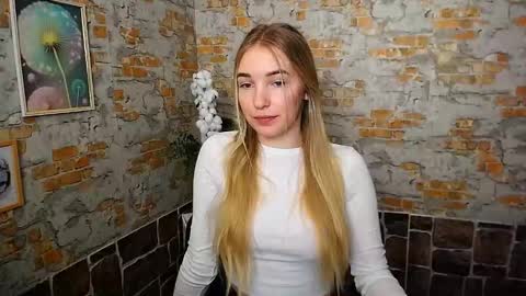 Snapshot of _snow_queen__ chatting on 01/06/25, 02:14 Rachel online show from 01/06/25, 02:14