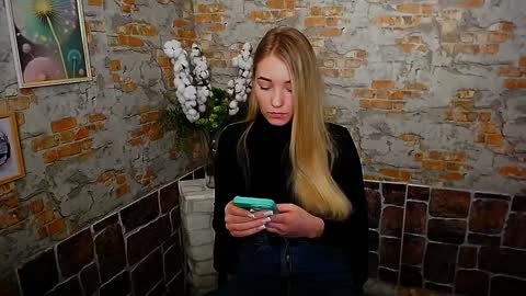 Snapshot of _snow_queen__ chatting on 01/07/25, 09:07 Rachel online show from 01/07/25, 09:07