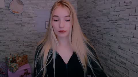 Snapshot of _snow_queen__ chatting on 01/08/25, 02:03 Rachel online show from 01/08/25, 02:03