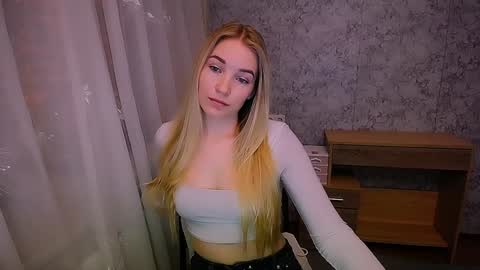 Snapshot of _snow_queen__ chatting on 01/14/25, 01:17 Rachel online show from 01/14/25, 01:17