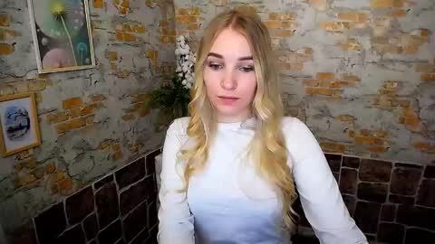 Snapshot of _snow_queen__ chatting on 02/18/25, 05:21 Rachel online show from 02/18/25, 05:21