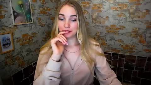 Snapshot of _snow_queen__ chatting on 02/19/25, 04:55 Rachel online show from 02/19/25, 04:55