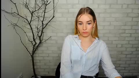 Snapshot of _snow_queen__ chatting on 02/26/25, 12:47 Rachel online show from 02/26/25, 12:47