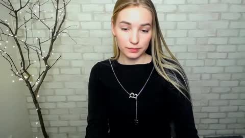 Snapshot of _snow_queen__ chatting on 03/12/25, 05:38 Rachel online show from 03/12/25, 05:38