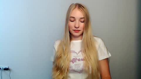 Snapshot of _snow_queen__ chatting on 10/03/25, 01:19 Rachel online show from 10/03/25, 01:19