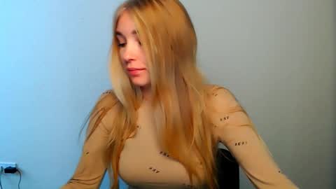 Snapshot of _snow_queen__ chatting on 10/12/25, 10:58 Rachel online show from 10/12/25, 10:58