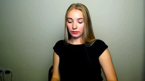 Snapshot of _snow_queen__ chatting on 10/13/25, 07:14 Rachel online show from 10/13/25, 07:14