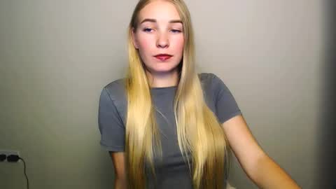 Snapshot of _snow_queen__ chatting on 10/23/25, 07:45 Rachel online show from 10/23/25, 07:45