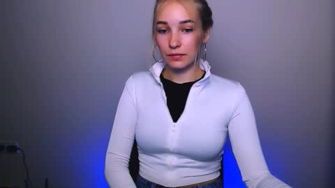 Snapshot of _snow_queen__ chatting on 10/28/25, 08:44 Rachel online show from 10/28/25, 08:44