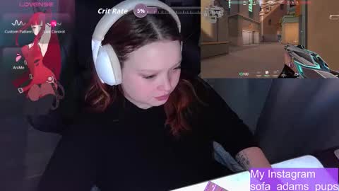 Snapshot of _sofia_adam_ chatting on 12/17/25, 06:52 pups online show from 12/17/25, 06:52