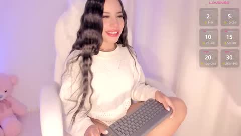 Snapshot of _sofiaa__ chatting on 09/25/25, 12:47 online show from 09/25/25, 12:47
