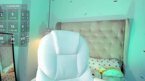 Sophie  online show from 12/20/25, 09:00