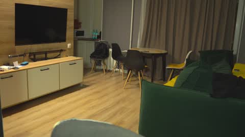 Snapshot of _sopranos_ chatting on 01/14/25, 01:06 OLIVERpvt is open online show from 01/14/25, 01:06