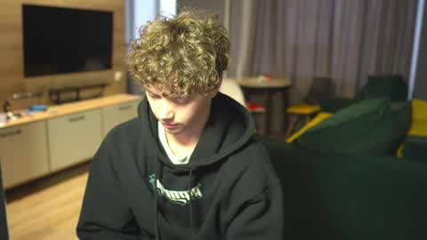 Snapshot of _sopranos_ chatting on 02/03/25, 12:03 OLIVERpvt is open online show from 02/03/25, 12:03