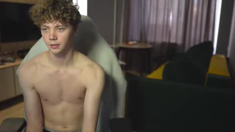 Snapshot of _sopranos_ chatting on 02/22/25, 12:19 OLIVERpvt is open online show from 02/22/25, 12:19
