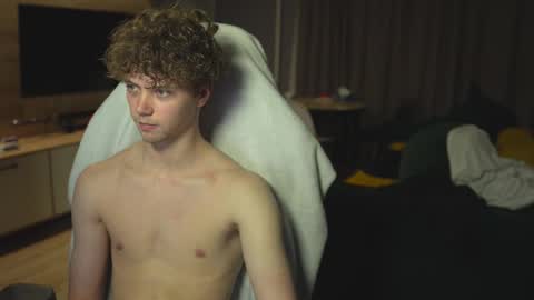 Snapshot of _sopranos_ chatting on 03/01/25, 04:11 OLIVERpvt is open online show from 03/01/25, 04:11