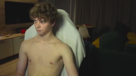Snapshot of _sopranos_ chatting on 03/04/25, 03:04 OLIVERpvt is open online show from 03/04/25, 03:04
