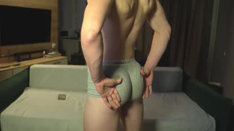 Snapshot of _sopranos_ chatting on 10/12/25, 02:21 OLIVERpvt is open online show from 10/12/25, 02:21