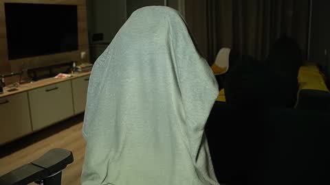 OLIVERpvt is open online show from 01/13/26, 04:07