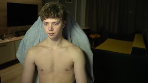 OLIVERpvt is open online show from 02/03/26, 03:04