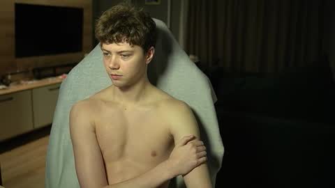 OLIVERpvt is open online show from 02/14/26, 03:03