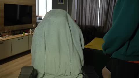 OLIVERpvt is open online show from 02/17/26, 12:12