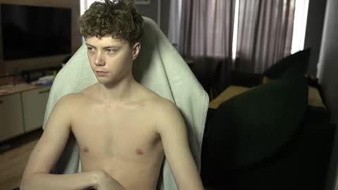 OLIVERpvt is open online show from 03/17/26, 12:08