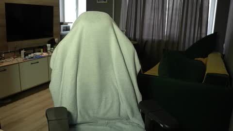 OLIVERpvt is open online show from 03/20/26, 01:05