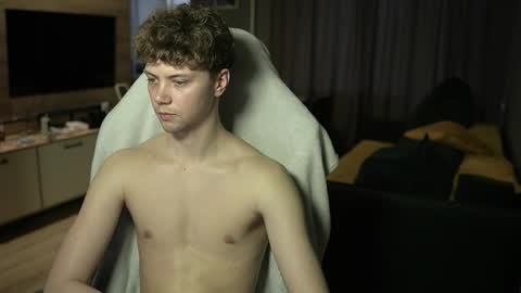 OLIVERpvt is open online show from 04/03/26, 02:15